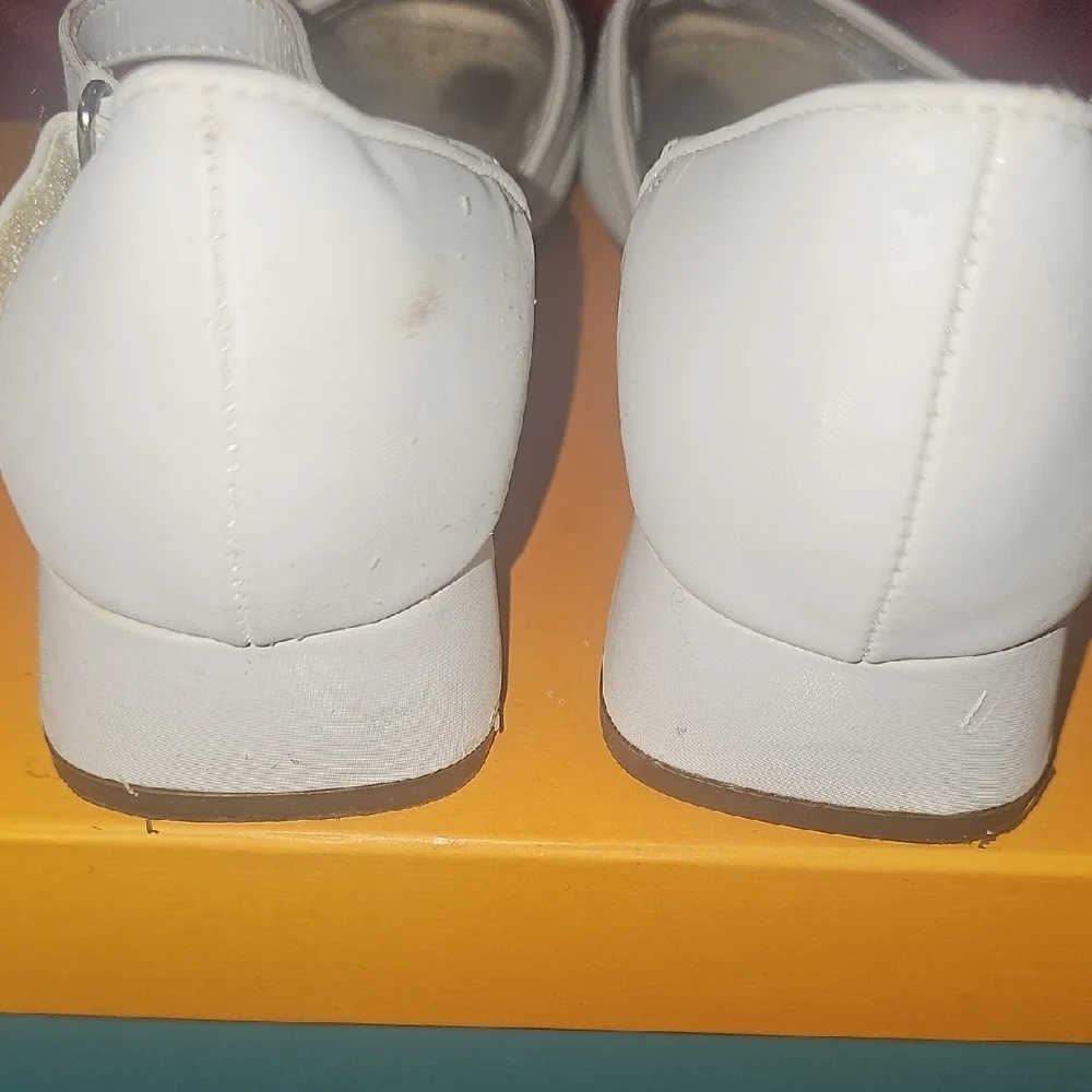 Smart Fit Girls White Flats with Cutout Design Size 3W